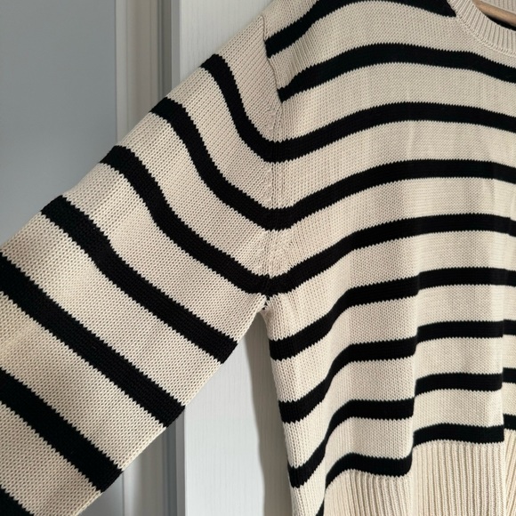 NWT Gap 24/7 Split-Hem Crewneck Sweater size M - Picture 5 of 9